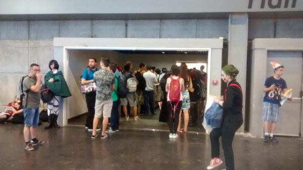 La queue pour faire les toilettes: une réalité concrète de JapEx (sachant que à l'opposé du hall, à celles tout au nord, y'avait jamais personne)