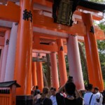 Foule aux torii