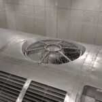 Un espace permettait de survoler les trains pour voir... leurs dessus