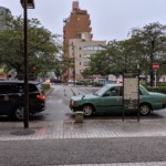 Pluie à la sortie de la gare de Nijo