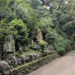 L'entrée du chemin vers l'observatoire, à partir de là ça grimpe !