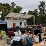 A côté de l'évenement avait lieu UN AUTRE festival, dédié aux "amoureux des animaux." Y'avait un concert et plein de gens qui promenaient des gros doggos fluffy