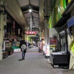 Le marché aux poissons (Omicho Market), de nuit