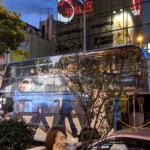 Un minibus Beatles faisait le tour d'Akiba en blastant à fond des titres liés à Abbey Road, ok