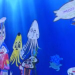 On pouvait dessiner des petites méduses qui étaient "incluses" à l'un des murs. Des memes sont survenus.