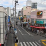 Vue de la rue principale, près de la station Ofuna