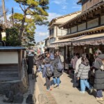 La rue commerçante ne désemplit pas