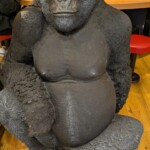 L'impressionnant gardien du temple Go Go Curry...