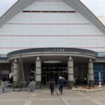 L'entrée de l'aquarium - ptite vibe "moderne dans les années 80"