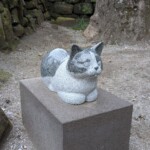 Une des nombreuses statues de chat autour du Temple Chat