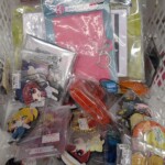 Contenu d'un bac à 300 yens - ici le bac Oshi no Ko