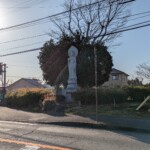 Si tu traverses au rouge, les dieux le sauront...