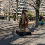 La statue face à la préfecture