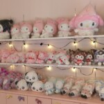 Une boutique pop-up Sanrio avec tout ce que vous voulez en terme de mascottes adorables (ma fav c'est Kuromi) (100% à cause de la collab Proseka)
