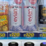 Une bouteille d'Evian a 80 centimes, c'est pas à Paris qu'on verrait ça