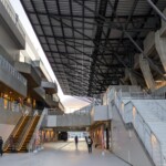 Les abords du stade - et le complexe commercial