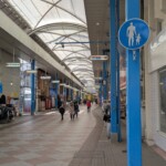 La longue rue commerçante de Sasebo