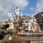 "L'art européen c'est quoi ?" "Des femmes nues" "Ok let's go tu m'en fais 10"