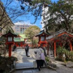 Temple un peu caché entre deux buildings