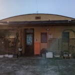 J'ai pas su définir si c'était une maison ou un commerce et, surtout, si c'était encore actif ou abandonné.