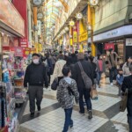 Entrée (bondée) de Nakano Broadway