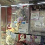 Y'a encore le chat qui est monté sur l'étagère