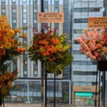 Plein de fleurs pour fêter l'ouverture de l'expo - ça sentait bon dans le couloir d'entrée