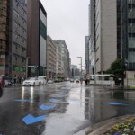 Beaucoup de pluie autour de Tokyo Station