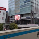 Il neige sur Akiba et sur le ranger rouge