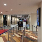 Le hall d'entrée de la Tour, très calme en ce lundi