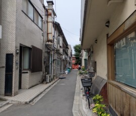 Le quartier regorge de jolies petites rues, j'aime bien leurs vibes