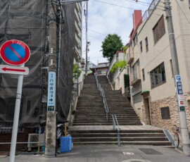 Les escaliers vers Kanda, faut les monter en courant si on est une idol !
