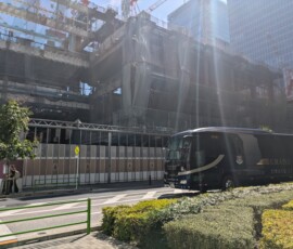 Pas mal de bâtiments en construction dans le quartier (et un soleil bien présent)