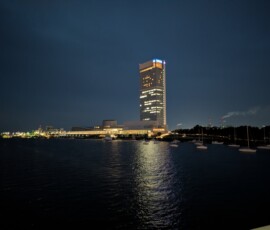 Vue nocturne de la tour