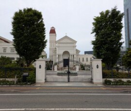 Une église qui n'a pas l'air très catholique