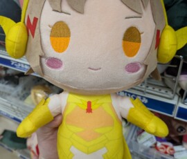 J'ai hésité à la récupérer parce que seulement 1000 yen... mais elle prend de la place... et son corps est un peu cheap... Désolé Hibiki :( ...