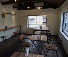 L'intérieur sympa du resto à burger