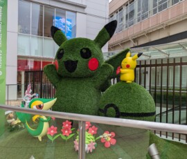 La décoration Pokémon a l'entrée du centre commercial Parco de la gare, où se trouve le Pokémon Center Tohoku