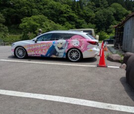 Itasha à Yamadera - à priori d'un visual novel Yuzusoft nommé Café Stella
