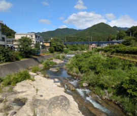 On repasse par la rivière