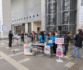 Le dimanche matin à la gare de Sendai, petit orchestre amateur jouant le thème de Mononoke à la flûte