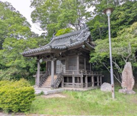 Le p'tit temple de l'île
