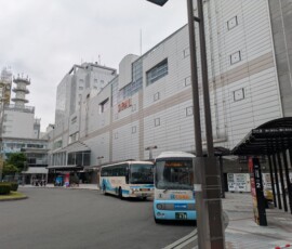 La gare de Yamagata est très grise...