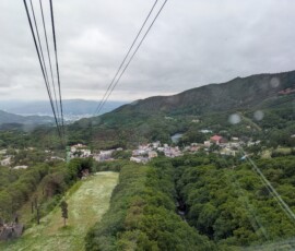 Belle vue depuis le téléphérique - les nuages ne sont pas encore arrivés, j'avais espoir !