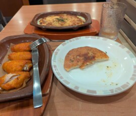 Mon repas sale au Saizeriya (manque la foccacia à la cannelle du dessert)