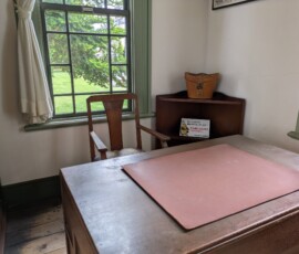 Le bureau du dirlo de la bibliothèque... ça ne rigole pas...