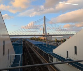 Le mystérieux pont d'Aomori, qui traverse la baie
