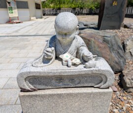 Quelqu'un a donné UN DOLLAR pour le ptit moine