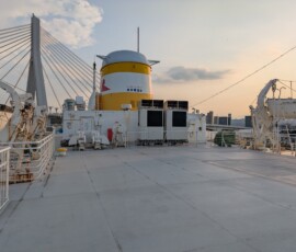 Sur le pont, prêt à souquer les artebuses
