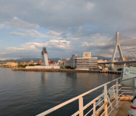 Vue sur le port depuis le bateau